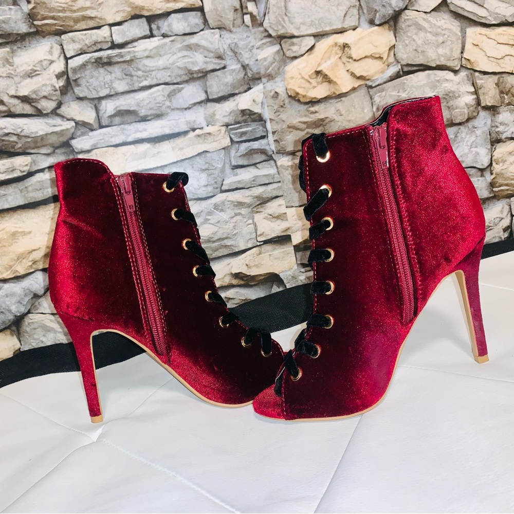 Heels shoe republic LA heels Sz 6 velvet Burgundy